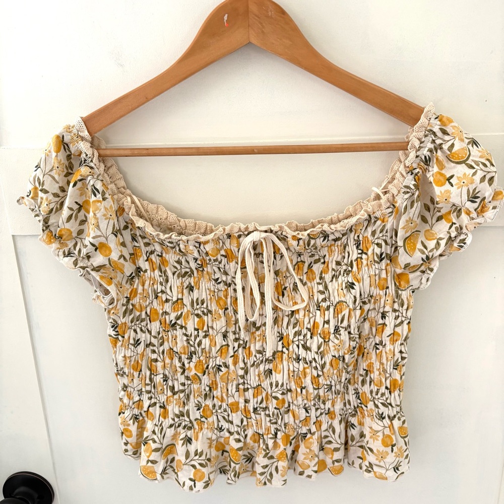 Kirious LA Smocked Feminine Lemon Graphic Top. Size XL.